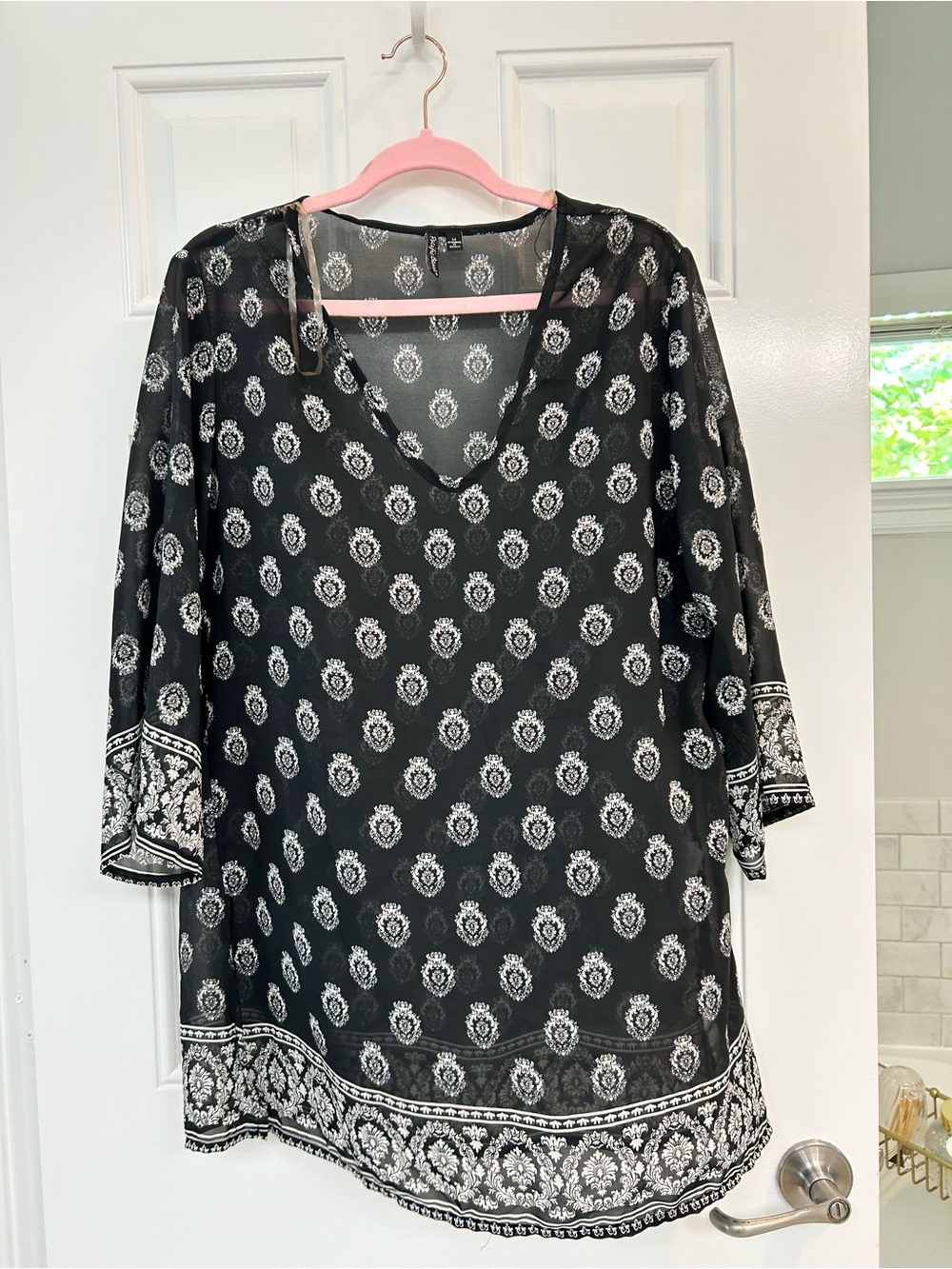 Black and White Printed V-Neck Tunic Top